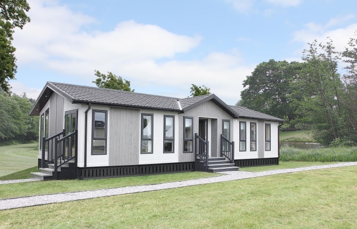 Omar Ikon Exterior